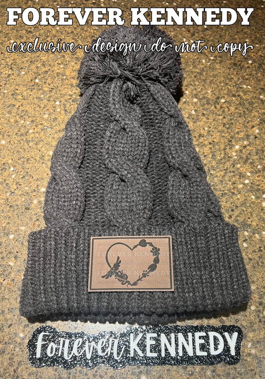 (PO) Beanie with pom / EXCLUSIVE Veterinary caduceus with animal tracks