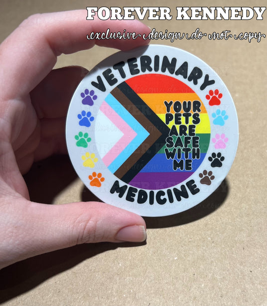 (RTS) Vinyl Sticker: Exclusive / Veterinary safe with me